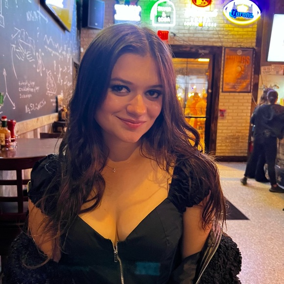 Meet your Posher, Genevieve - Picture 2 of 11